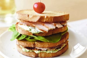 Клубный сандвич – почему так называется?